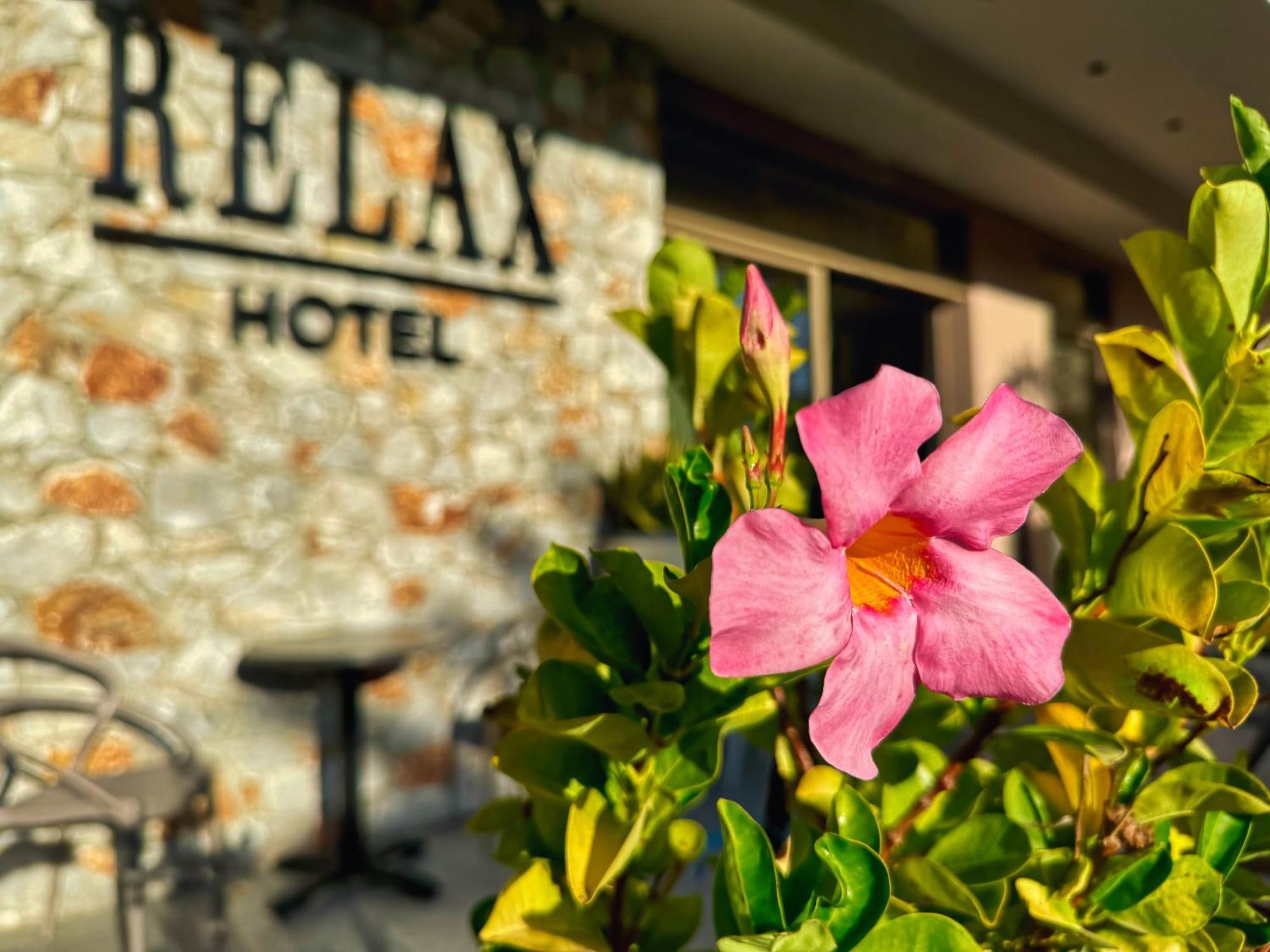 Relax Hotel Palaiochora Bagian luar foto